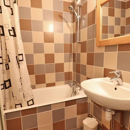 Chaleureux Sur Pistes - Balcon, 4 Pers, Bien Equipe, Proche Commodites - Fr-1-182-52 Apartment *